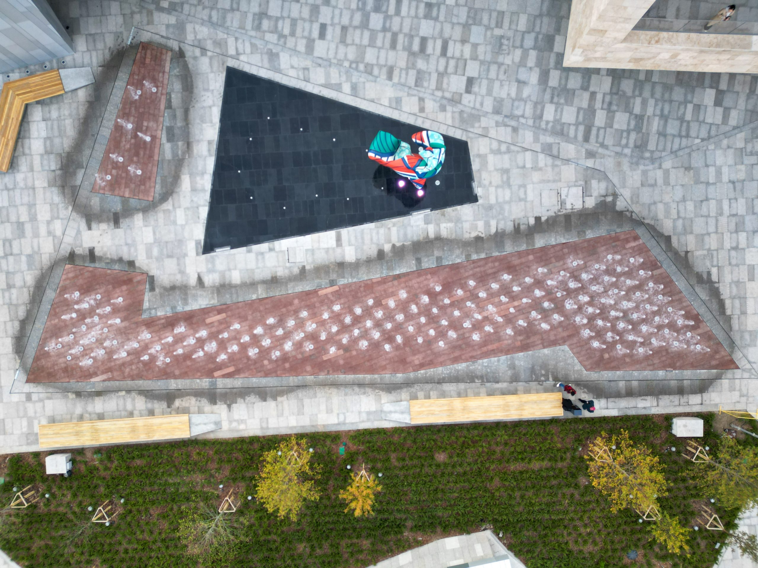 almaty museum of arts — Пешеходный фонтан и водная гладь — изображение 2